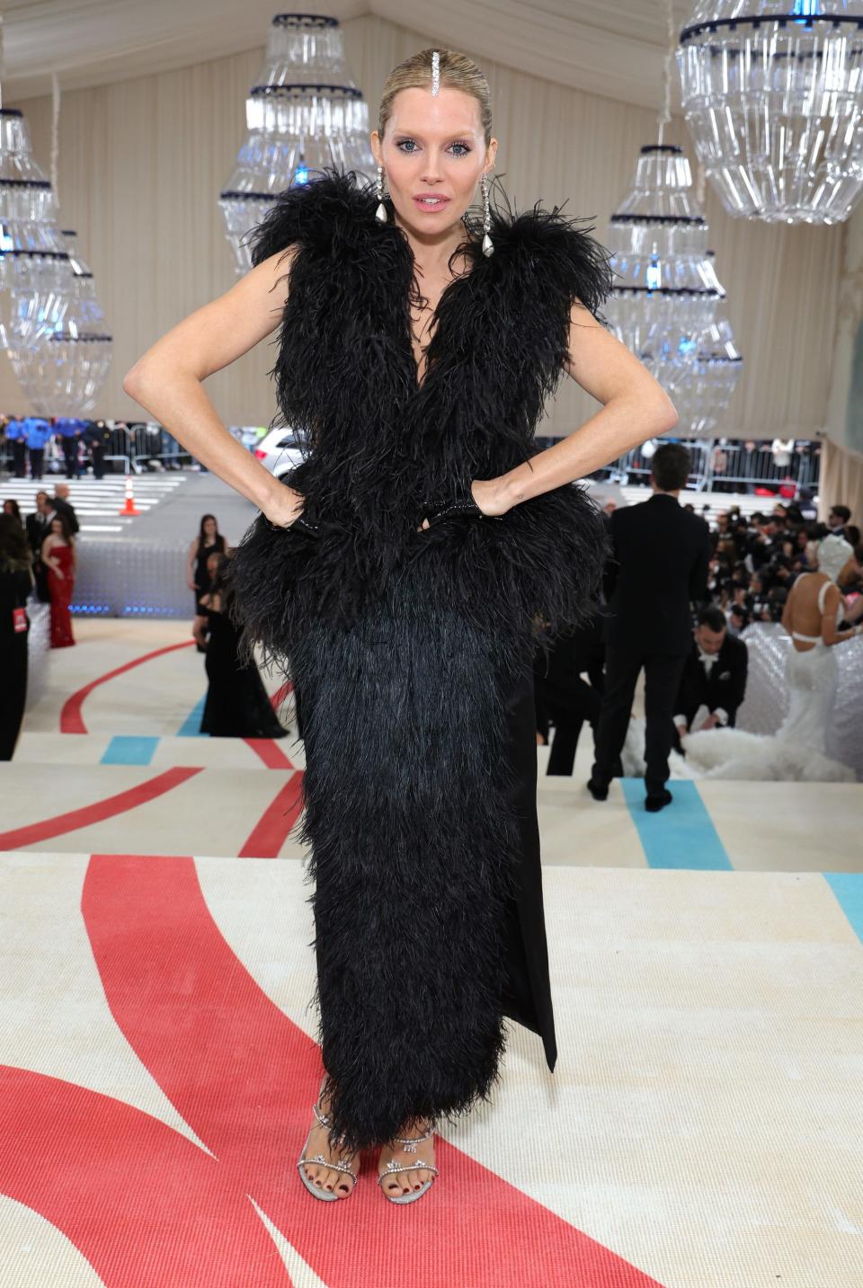 Sienna Miller attends the 2023 Met Gala.