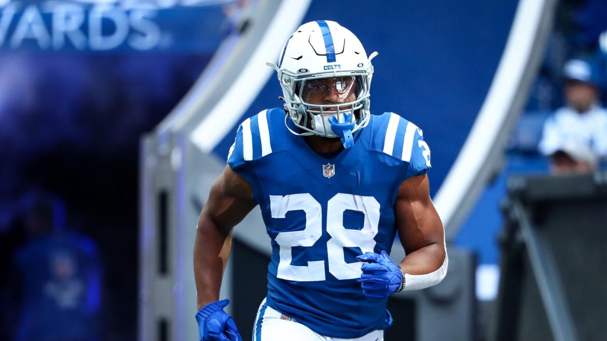 Walkthrough Week 18: Jonathan Taylor punches the Colts' playoff