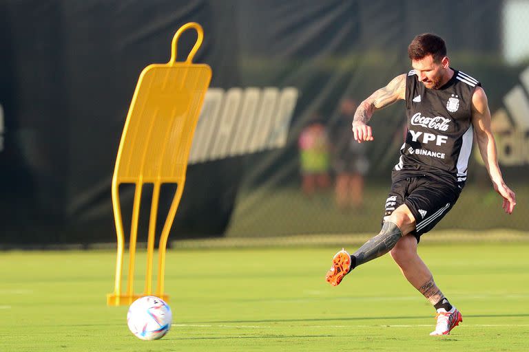 Messi en Miami, donde jugará por primera vez con la selección; su presencia provoca furor y están agotadas las 75 mil entradas del Hard Rock Stadium