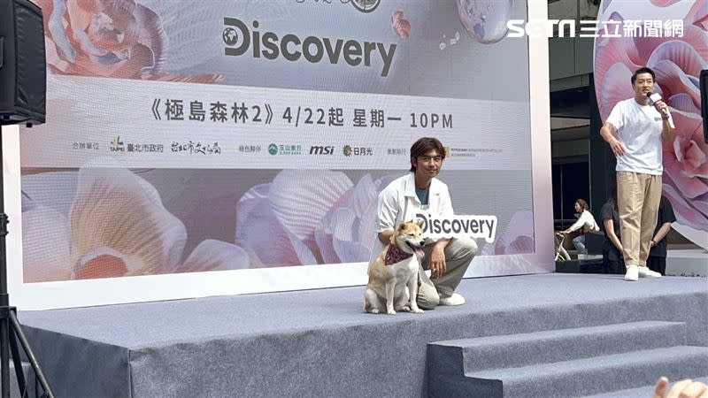 陳柏霖帶著愛犬Afuri出席記者會。（圖／記者楊雅芸拍攝）