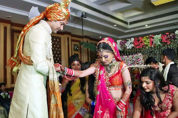 Shraddha Arya Wedding Reception Photos: Kundali Bhagya Actress Poses With  Hubby Rahul Nagap At Bash