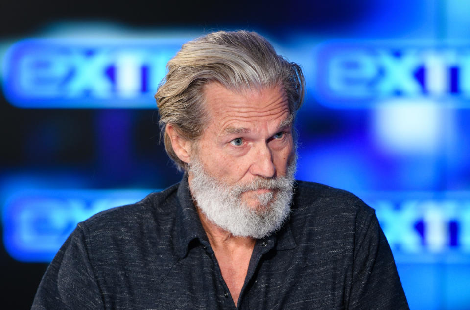 BURBANK, CALIFORNIA - DECEMBER 13: Jeff Bridges visits "Extra" at Burbank Studios on December 13, 2019 in Burbank, California. (Photo by Noel Vasquez/Getty Images)