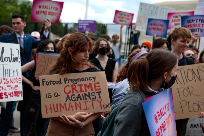 Des manifestants pour défendre le droit à l'avortement devant la Cour suprême à Washington le 5 mai 2022.  - ANNA MONEYMAKER / GETTY IMAGES NORTH AMERICA / GETTY IMAGES VIA AFP