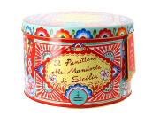 1kg - 68,90€<br><p>Avis aux amateurs de mode : ce panettone sans agrumes confits et à la boîte colorée, signée Dolce & Gabbana, est l’alliance parfaite entre gourmandise et créativité. Pour les fêtes, cette brioche a été recouverte de glaçage et amandes de Sicile.</p><br>