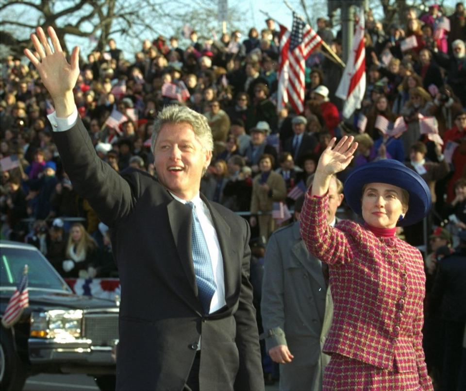 President Clinton and Hillary Clinton wave during the presidential inaugural parade. (Photo: Doug Mills/AP)