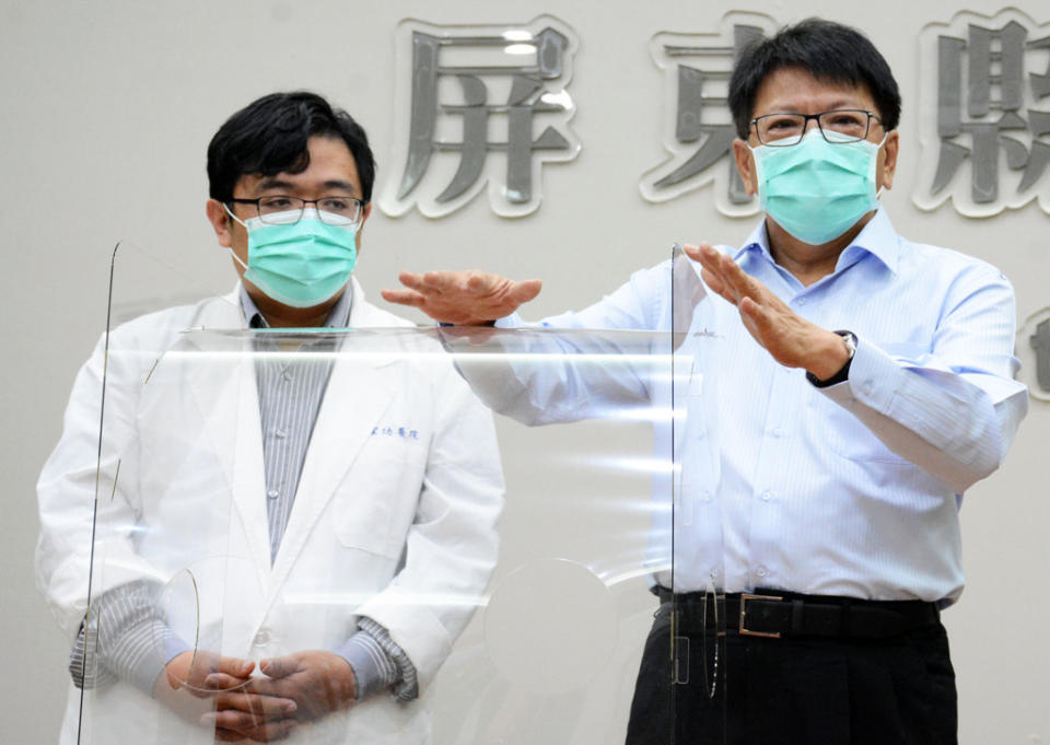 麻醉名醫邱豑慶(左)多次PO文上班途中開直播、工作很忙，卻被踢爆早已離職1年多，無業在家。(圖／報系資料照、林和生攝)