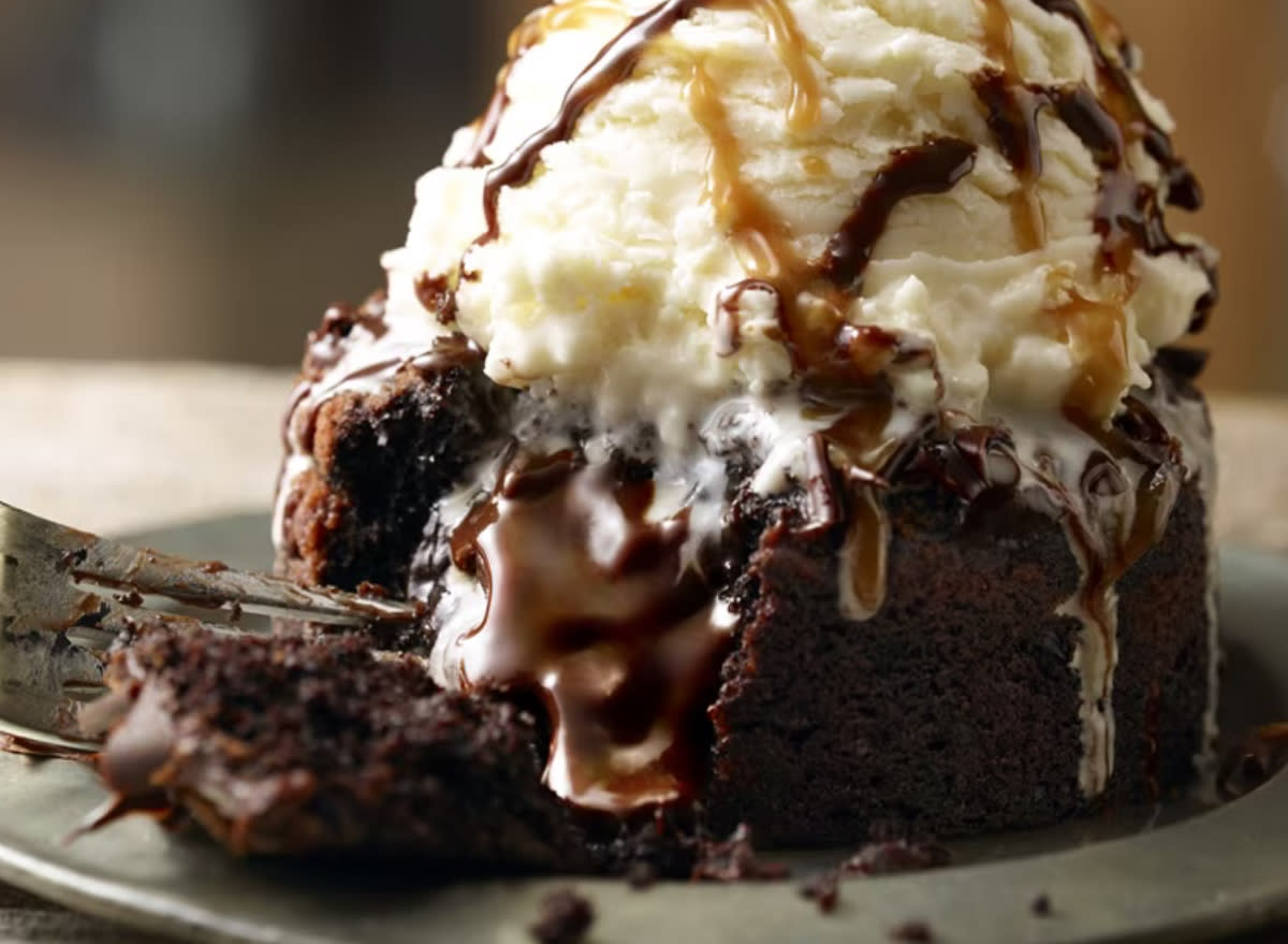 longhorn molten lava cake