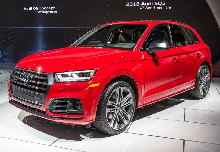 2018 Audi SQ5 front quarter left photo