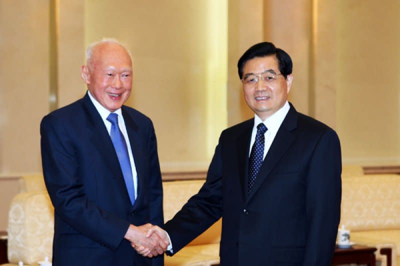 2007年胡錦濤在北京人民大會堂會見新加坡內閣資政李光耀