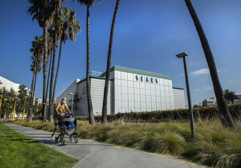 SANTA MONICA, CA - NOVEMBER 18, 2020: The vacant Sears store in Santa Monica, as seen from Colorado Ave. has recently undergone a $50 million makeover to turn the Art Deco-style building into an office, restaurant and retail complex. (Mel Melcon / Los Angeles Times)