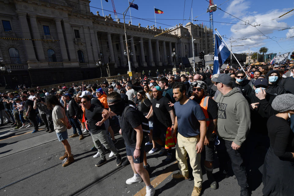 Protesters face off with police during the anti-lockdown protest where violent scuffles broke out. Source: AAP