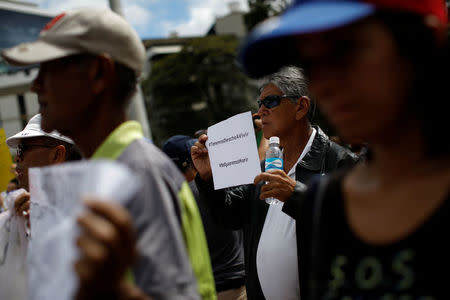 Guillermo Habanero, 56, a kidney transplanted patient, holds a placard that reads, "We have the right to live. We do not want to die" while he takes part in a protest against medicinal shortages in Caracas, Venezuela February 8, 2018. REUTERS/Carlos Garcia Rawlins