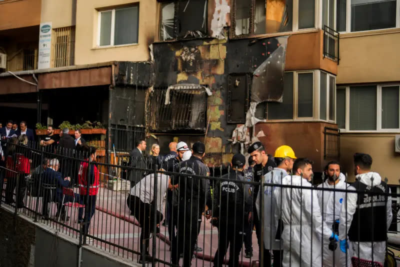 ▲土耳其伊斯坦堡（Istanbul）一家夜店於整修期間發生火警，至少已經有29人喪生、8人受傷送入醫院，當局稱這些死傷者都是進行整修的建築工人。（圖／美聯社／達志影像）