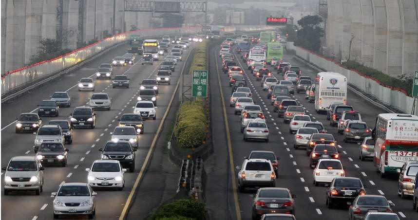 公路總局提醒大家，春節期間有24處路段是容易壅塞路段。（圖／報系資料照）