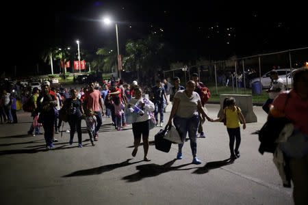 Hondurans take part in a new caravan of migrants, set to head to the United States, as they leave San Pedro Sula, Honduras January 14, 2019. REUTERS/Jorge Cabrera