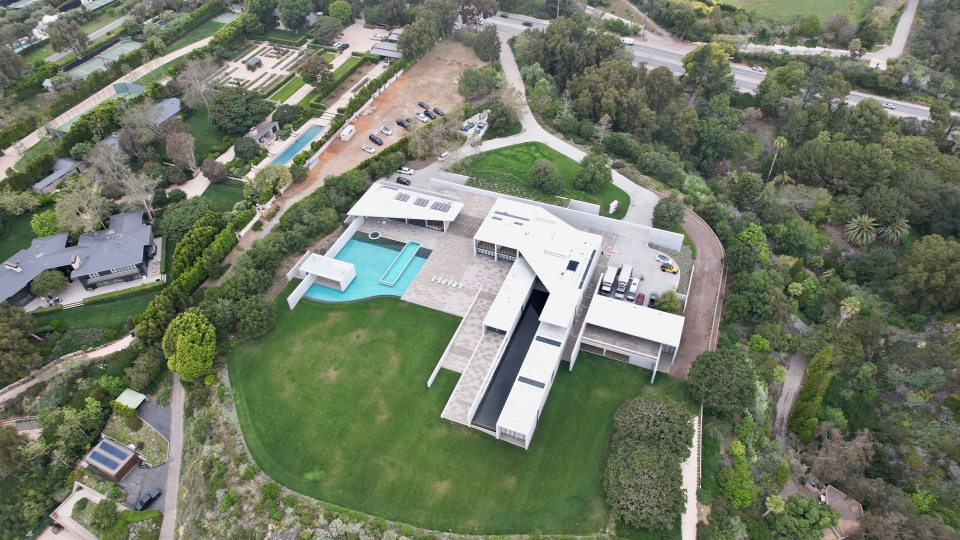 Beyoncé and Jay-Z purchase $200 Malibu mansion. (Photo: Backgrid)