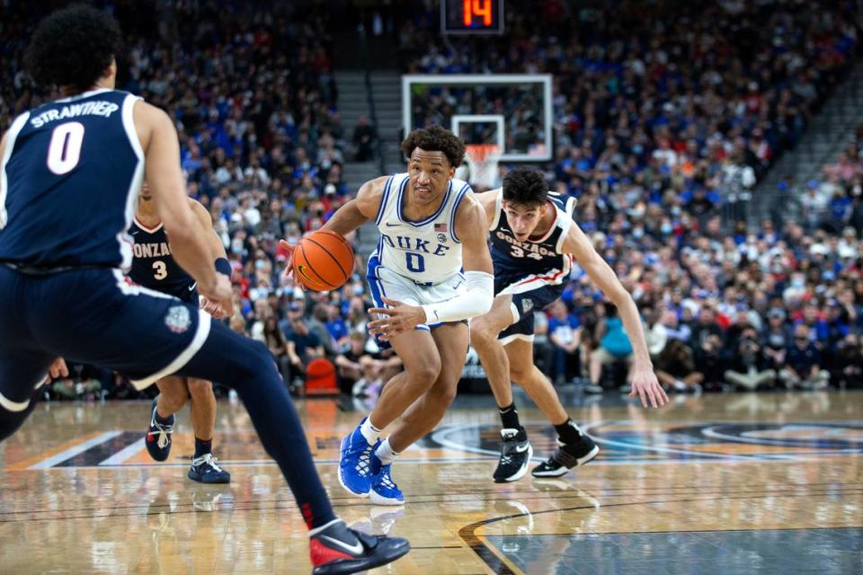 Duke forward Wendell Moore Jr. (0) brings the ball up while Gonzaga guard Julian Strawther (0) and Gonzaga center Chet Holmgren (34) defend during the second half of Duke’s win Friday.