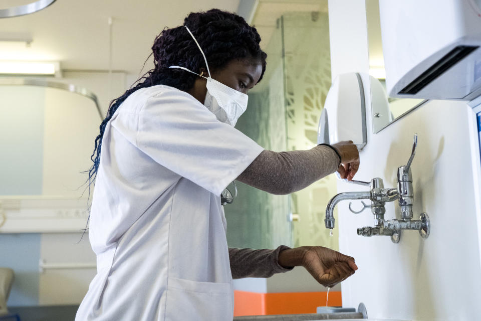 doctor washing their hands