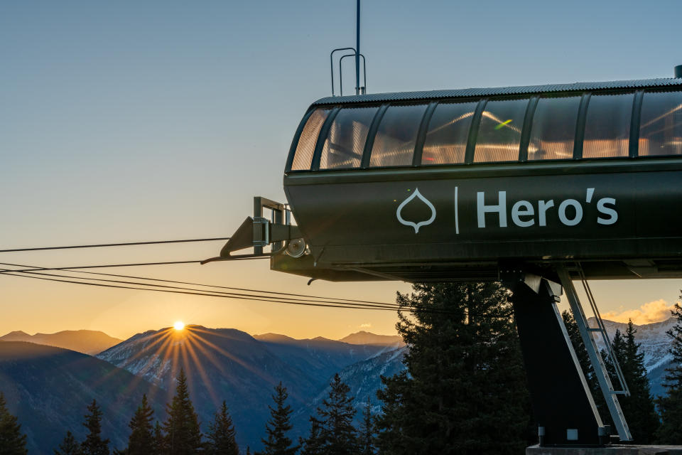 Hero's - High-Speed Quad Lift - Aspen - Skiing - Mountains