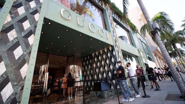 Gucci  LINE SHOPPING