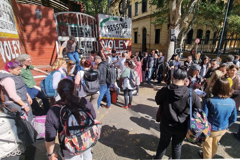 Toma del colegio Mariano Acosta