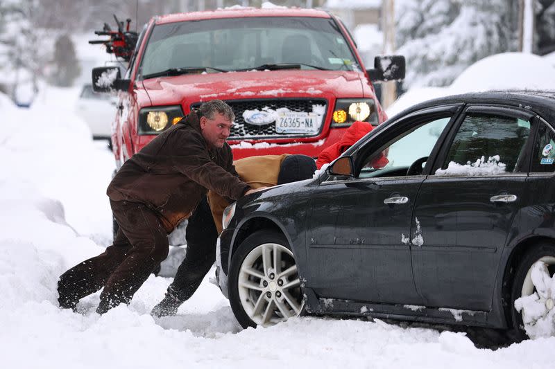 Residents brace for snowstorm in Buffalo, New York