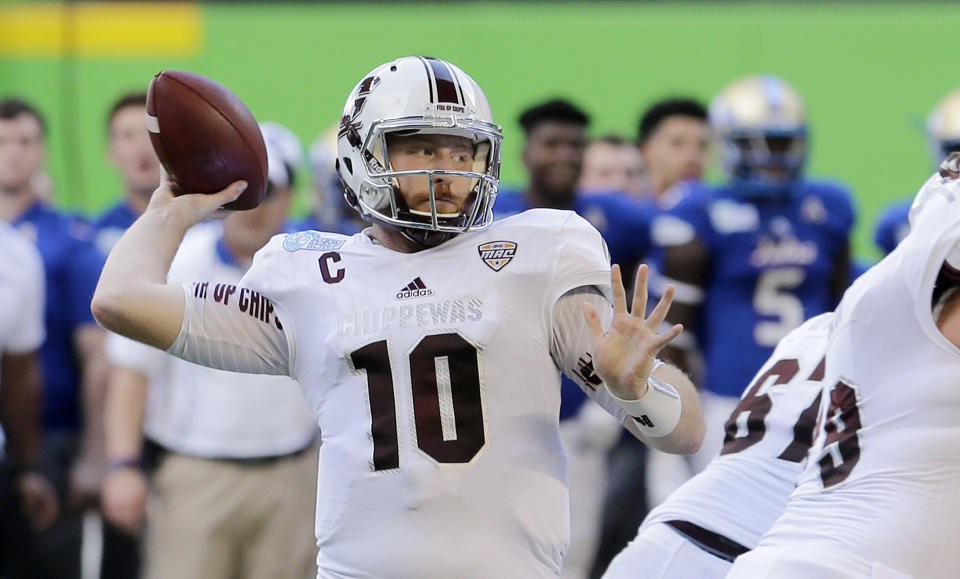 Central Michigan quarterback Cooper Rush prepares to pass against Tulsa in the first half of the Miami Beach Bowl NCAA college football game, Monday, Dec. 19, 2016, in Miami. (AP Photo/Alan Diaz)