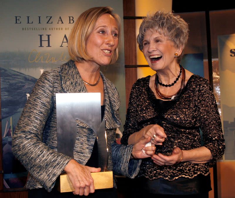 FILE PHOTO: Author Hay celebrates winning Giller Prize with writer Munroe in Toronto