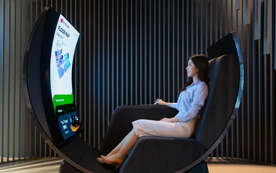 LG Display Media Chair