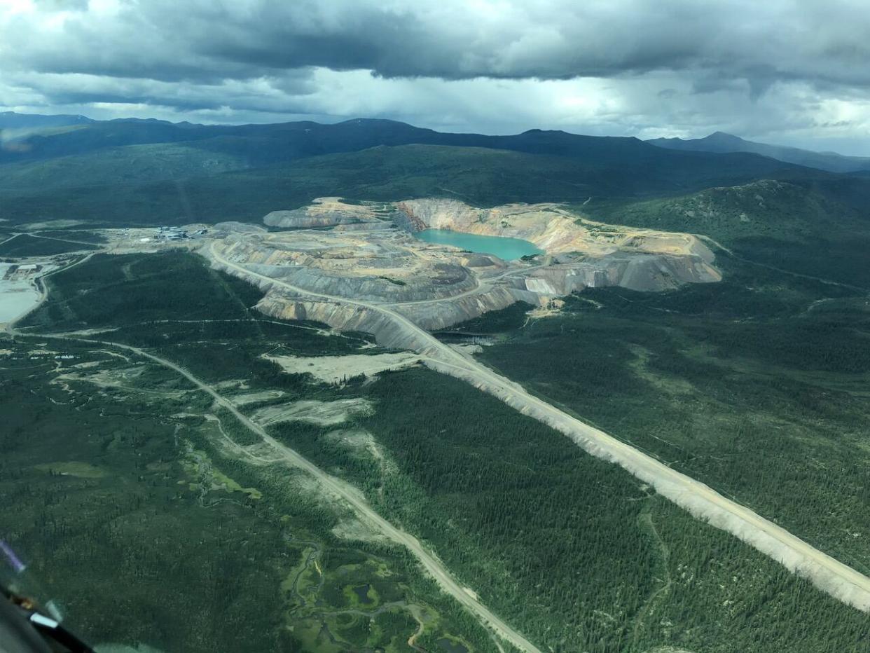 An aerial view of the Faro Mine in Faro, Yukon. Parsons Inc, is contracted to do remediation work on the former mine.   (Stanley Noel - image credit)