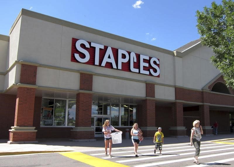 <p><b>4. Staples Canada closes several stores</b> </p> <p><span>As if worrying about that moment when you show up in the same outfit as your coworker due to limited wardrobe options isn’t enough, now you have to guard your stapler. In October, <a href="https://ca.finance.yahoo.com/q?s=SPLS&ql=1" data-ylk="slk:Staples;elm:context_link;itc:0;sec:content-canvas" class="link ">Staples</a> Canada announced it was closing 15 of its 331 stores in the country. But unlike the encroachment of innovative fast fashion brands, Staples Canada is downsizing to keep pace with the increasingly online-focused office supply economy. It’s part of parent company Staples plan to shutter 12 per cent of its stores to free up some funds for the digital duel against e-commerce companies like <a href="https://ca.finance.yahoo.com/q?s=AMZN&ql=0" data-ylk="slk:Amazon;elm:context_link;itc:0;sec:content-canvas" class="link ">Amazon</a>. Good luck, guys. </span>(REUTERS/Rick Wilking)</p>