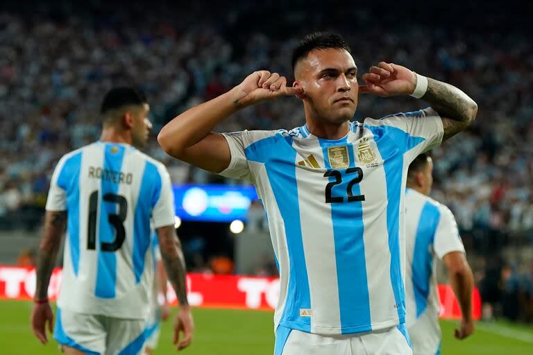 Lautaro Martínez festeja su gol