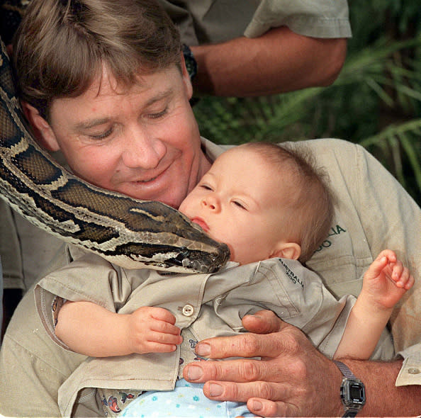 AUSTRALIA – JULY 23: (EUROPE AND AUSTRALASIA OUT) TV presenter adventurer, crocodile hunter Steve Irwin with daughter Bindi Irwin and ‘Bazzle’ the python snake at Australia Zoo. (Photo by Graeme Parkes/Newspix/Getty Images)