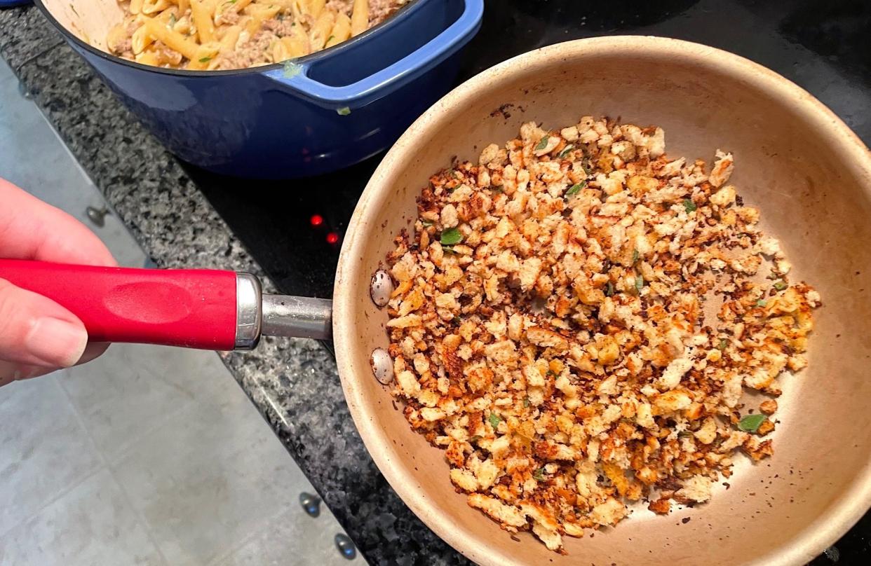 Breadcrumbs for Gordon Ramsay's 10-minute pasta