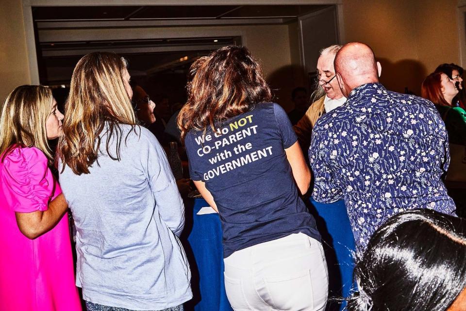 <span class="caption-text">Attendees at the Moms for Liberty summit surround a Benjamin Franklin impersonator, hoping for photos and selfies.</span>