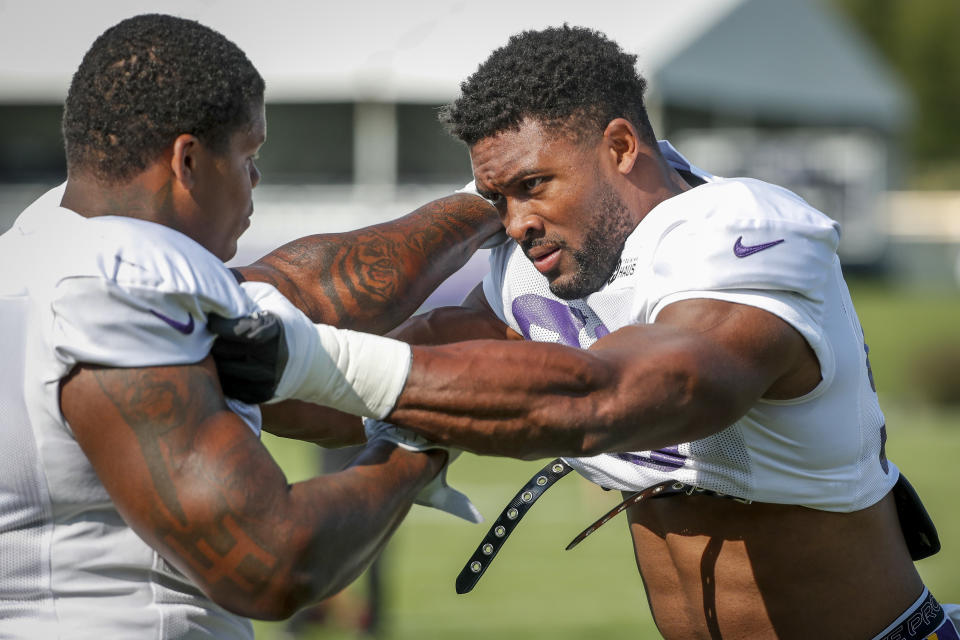 Minnesota Vikings defensive end Danielle Hunter, right, works with teammate Jaylen Twyman as they take part in joint drills with the San Francisco 49ers at the Vikings NFL football team's practice facility in Eagan, Minn., Wednesday, Aug. 17, 2022. (AP Photo/Bruce Kluckhohn)