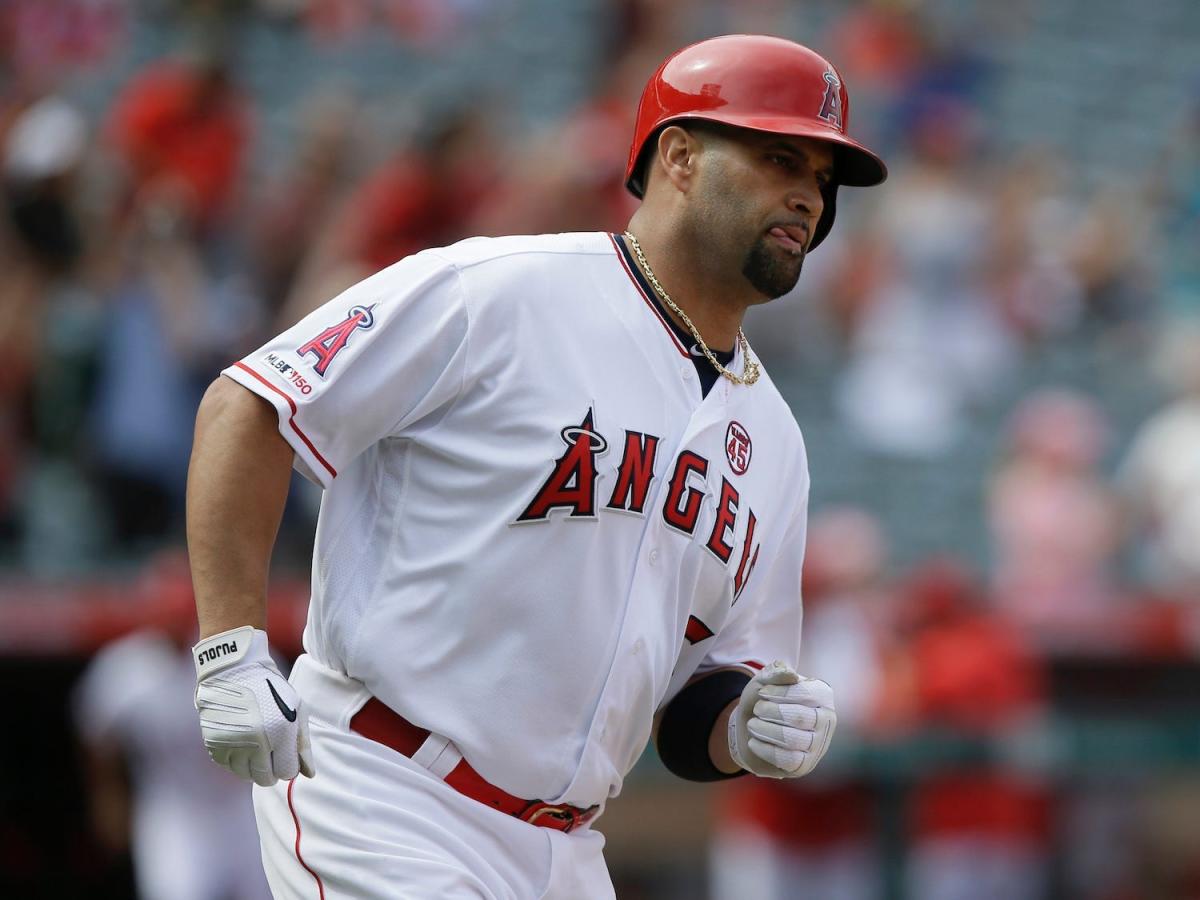 Former MLB executive says Albert Pujols is lying about his age