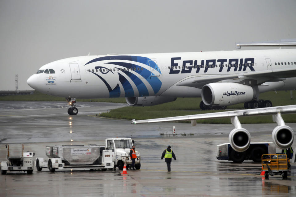The EgyptAir plane scheduled to make the following flight from Paris to Cairo, after Flight 804 disappeared from radar, taxies on the tarmac at Charles de Gaulle airport in Paris, May 19, 2016. (Reuters/Christian Hartmann)