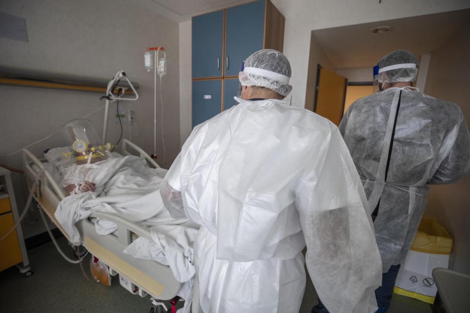 Doctors tend to a patient in the emergency COVID-19 ward at Mellino Mellini hospital in Chiari, northern Italy, Monday, March 8, 2021. The 160-bed hospital in the Po River Valley town of Chiari has no more beds for patients stricken with the highly contagious variant of COVID-19 first identified in Britain, and which now has put hospitals in Italy’s northern Brescia province on high alert. (AP Photo/Luca Bruno)