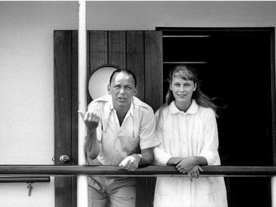 Frank Sinatra;Mia Farrow