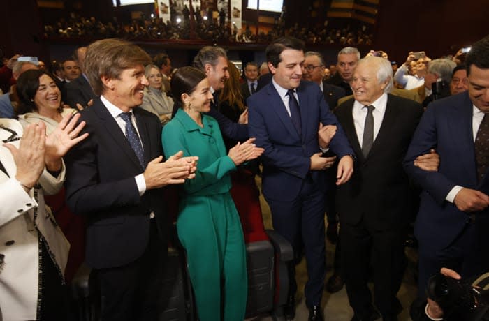 Manuel Díaz y Virginia Troconis en homenaje a Manuel Benítez