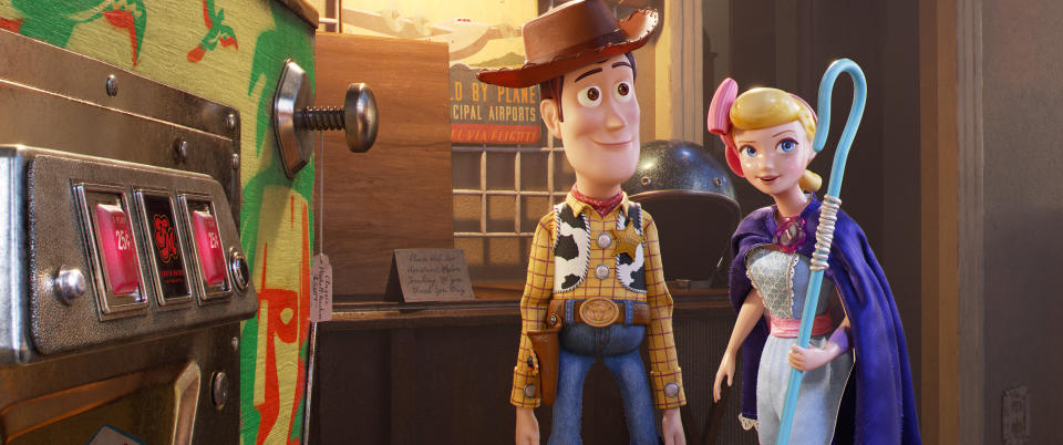 Woody (Tom Hanks) and Bo Peep (Annie Potts) reunite in 'Toy Story 4' (Photo: Walt Disney Studios Motion Pictures/Courtesy Everett Collection)