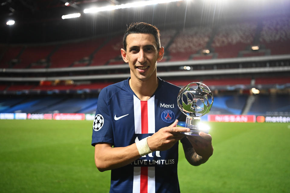 LISBON, PORTUGAL - AUGUST 18: Angel Di Maria of Paris Saint-Germain poses for a photo with his UEFA Champions League Man of the match award after the UEFA Champions League Semi Final match between RB Leipzig and Paris Saint-Germain F.C at Estadio do Sport Lisboa e Benfica on August 18, 2020 in Lisbon, Portugal. (Photo by Michael Regan - UEFA/UEFA via Getty Images)