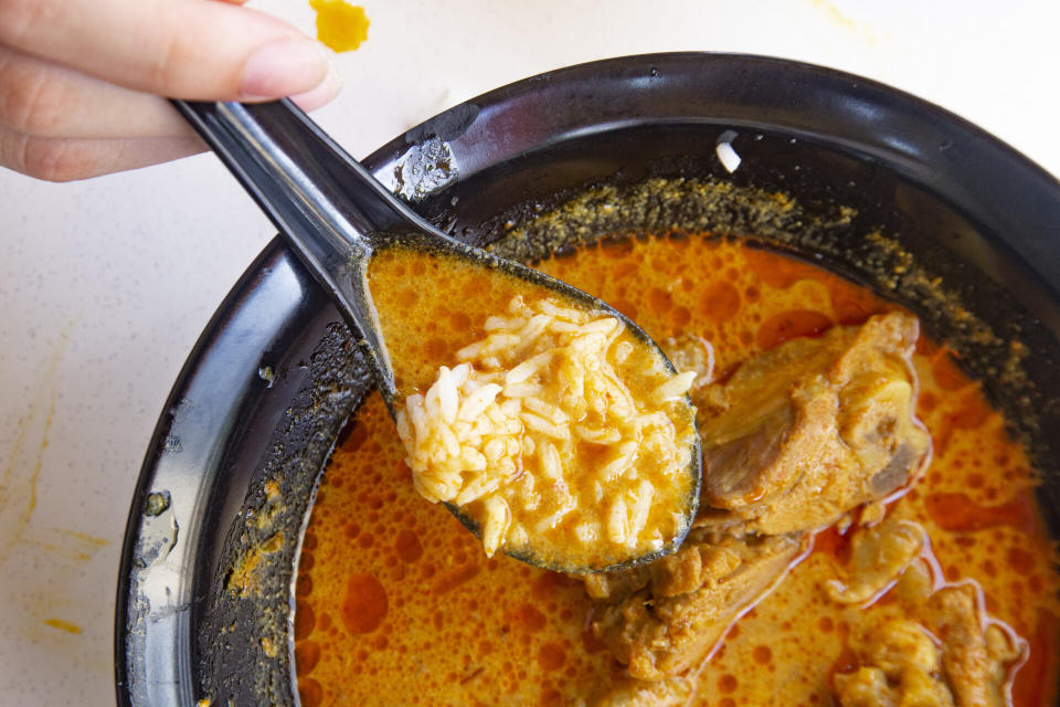 Wang Cai Ipoh Curry Mee - Rice dunk