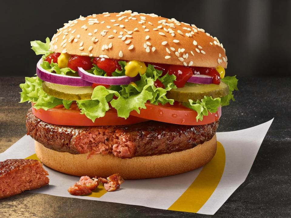 McDonald's has announced the launch of a new vegan burger on its menu in Germany: This will mark the first time the German franchise of the fast food chain has offered a vegan burger to its customers.The Big Vegan TS burger consists of a patty made from soy and wheat.It is served in a classic sesame seed bun, and contains salad, tomato, pickles and red onion. (McDonald's Germany)