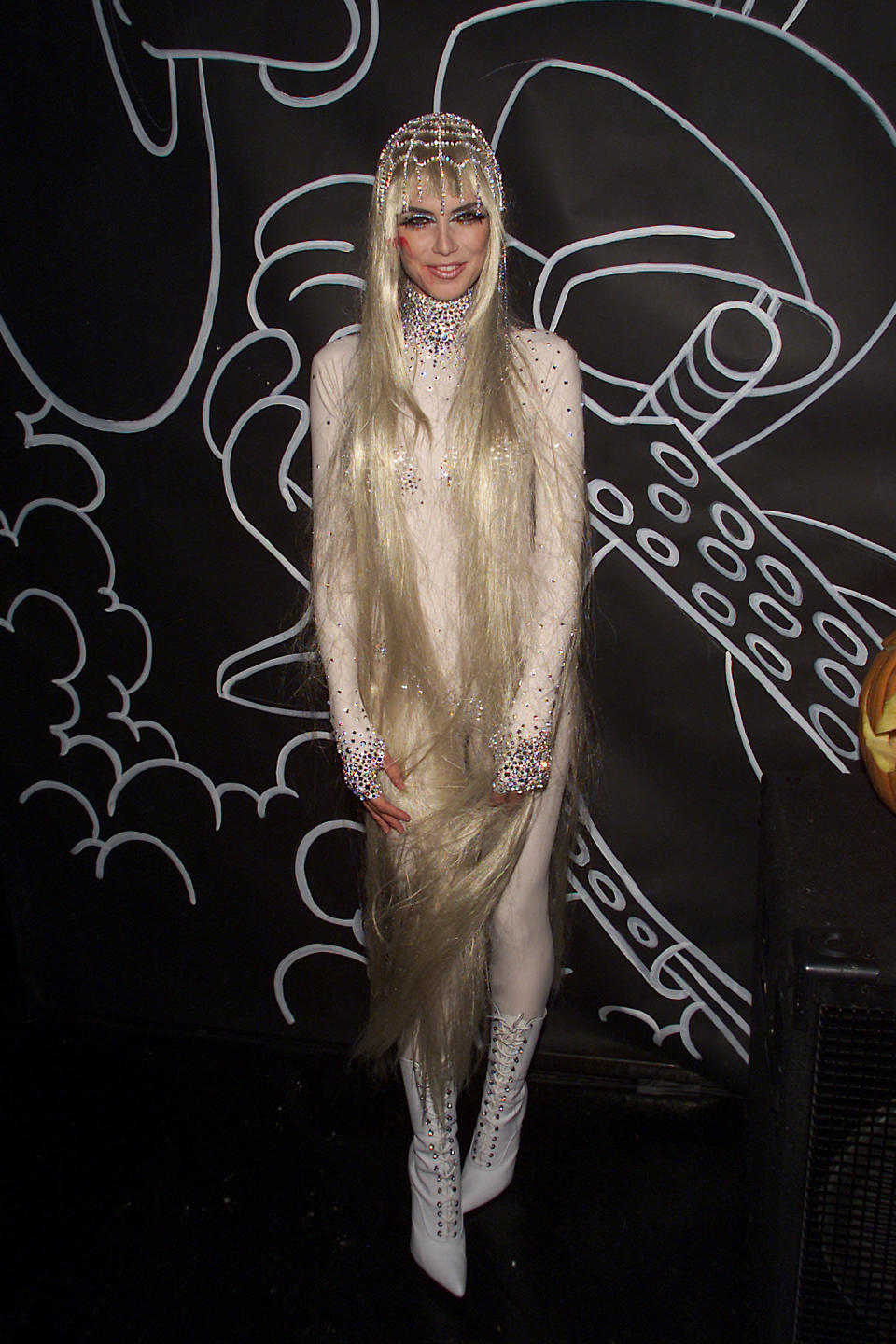 <p>Für ihre zweite alljährliche Party machte Klum aus einem Lady Godiva-Kostüm eine Zombie-Variante. [Bild: Getty] </p>