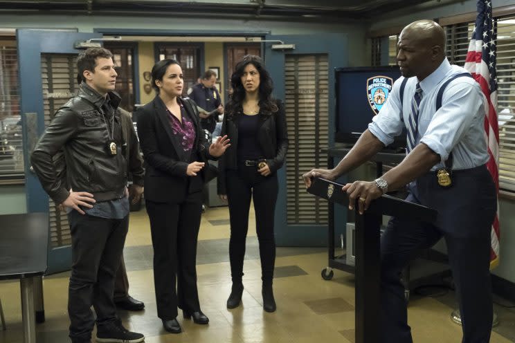 Crews interviene en la comedia “Brooklyn Nine-Nine”.