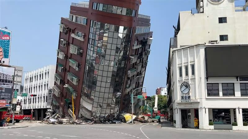 天王星大樓在強震後倒塌，造成一名康姓女子不幸死亡。（圖／翻攝畫面）