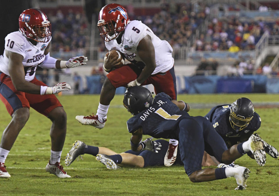 Florida Atlantic running back Devin Singletary (5) had 32 rushing touchdowns in 2018. (Jim Rassol/South Florida Sun-Sentinel via AP)