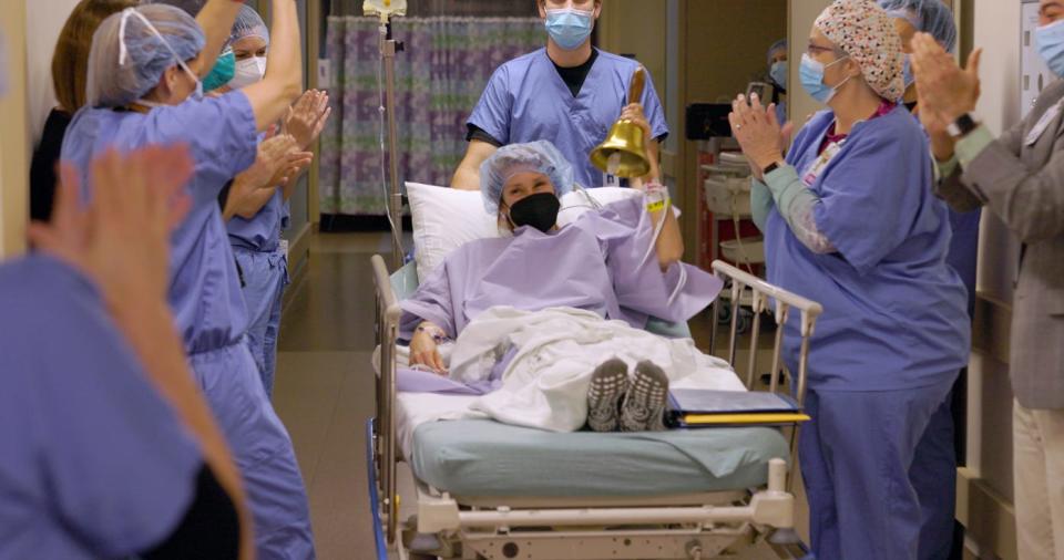 Victoria Threadgould rings a bell as hospital staffers cheer for her as she is taken to the operating room Thursday to donate her kidney.